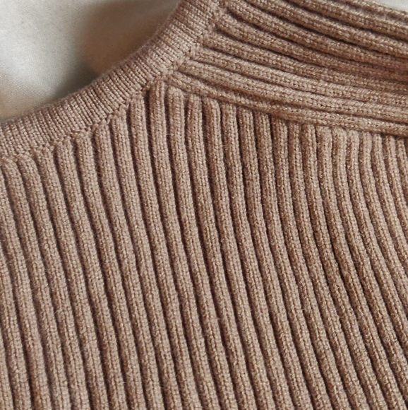NWT Sweetheart neck crop ribbed sweater - Picture 8 of 9
